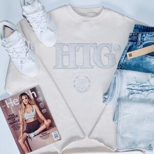 HONOR THE GIFT STUDIO CREWNECK IN CREAM